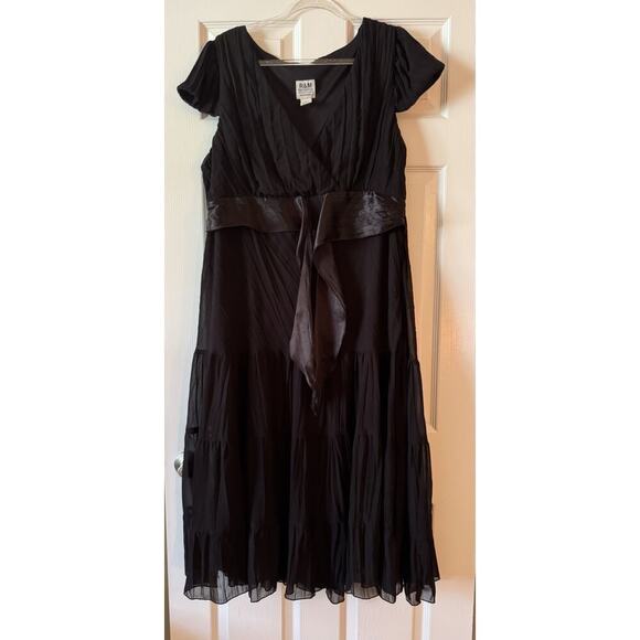 R & M Richards Black Cap Sleeve Lace Open Back Party Dress Gowns Plus Size 16 - Picture 1 of 7